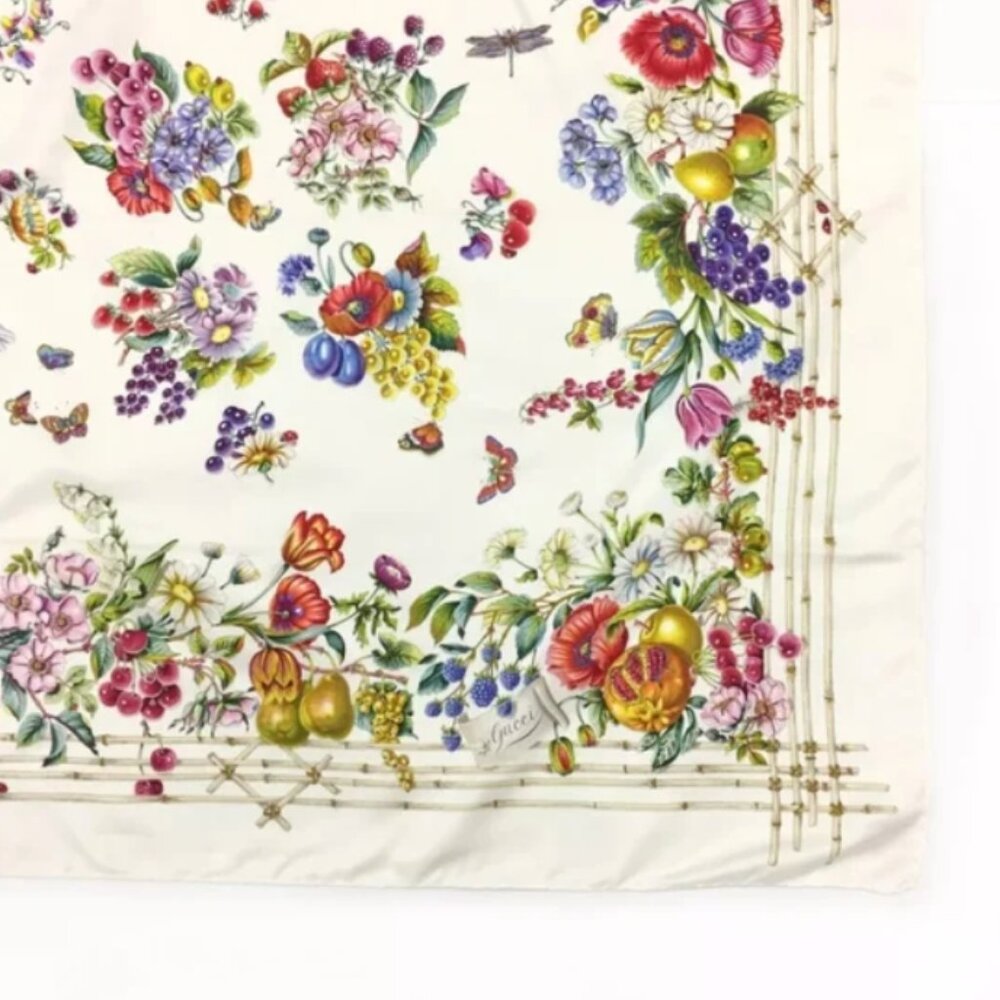GUCCI Floral Fruit Motif Scarf 100% Silk EUC - Picture 4 of 8